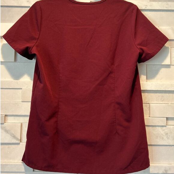 FIGS Catarina One-Pocket V-neck Short Sleeve Scrub Top FW1000 Burgundy XS - Picture 3 of 5